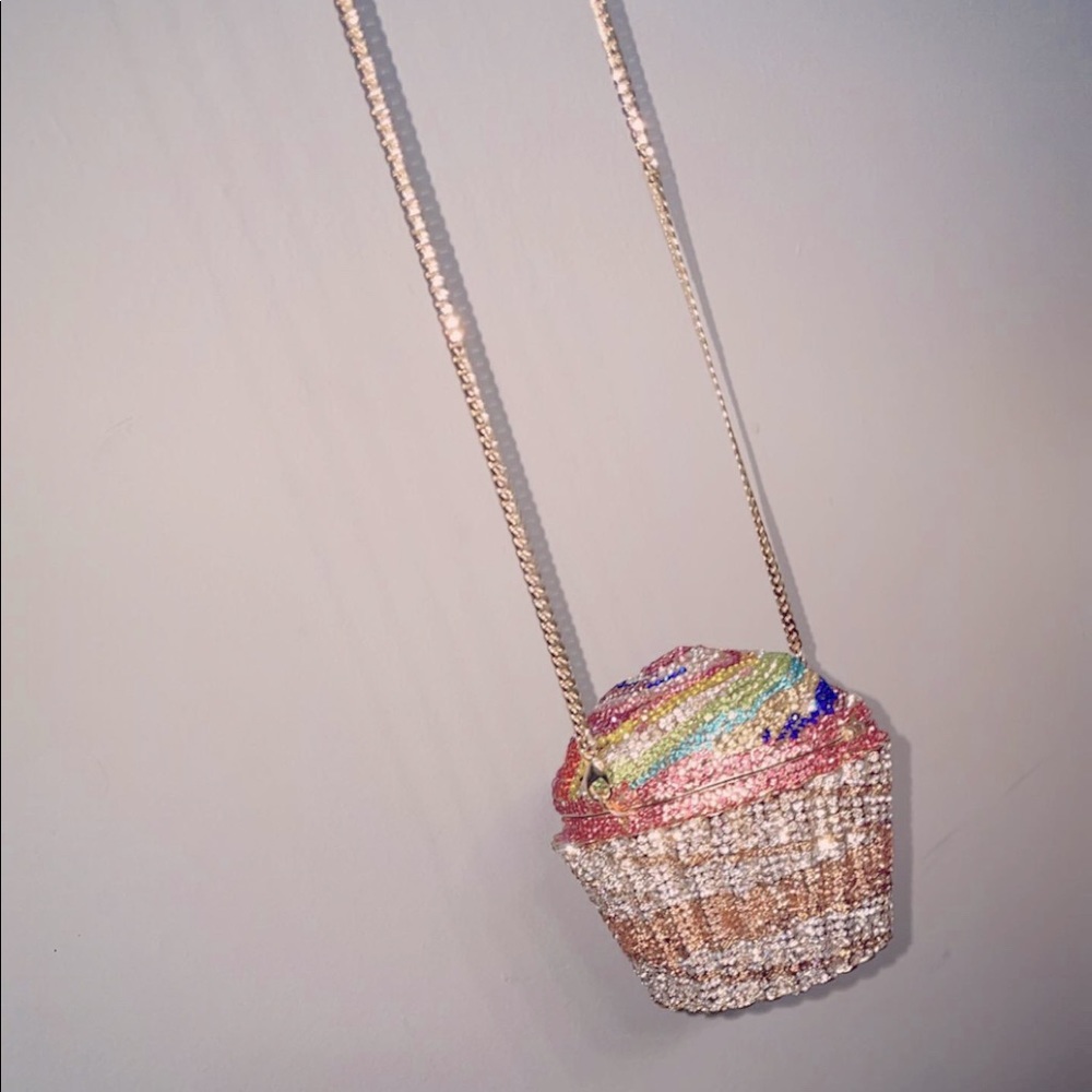 Cutesy Glamorous Cupcake Purse 🧁